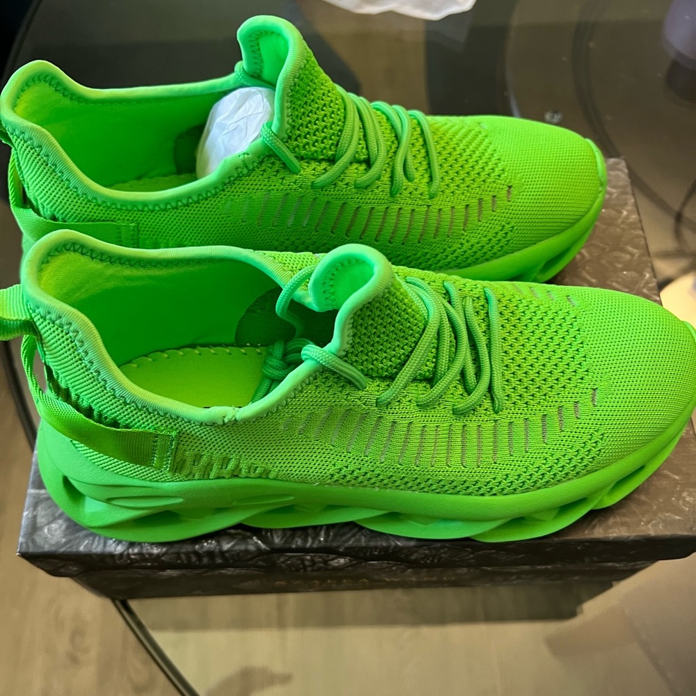 Azaela Wang, Lotus Style, green, size 9